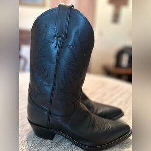 Black cowgirl boots